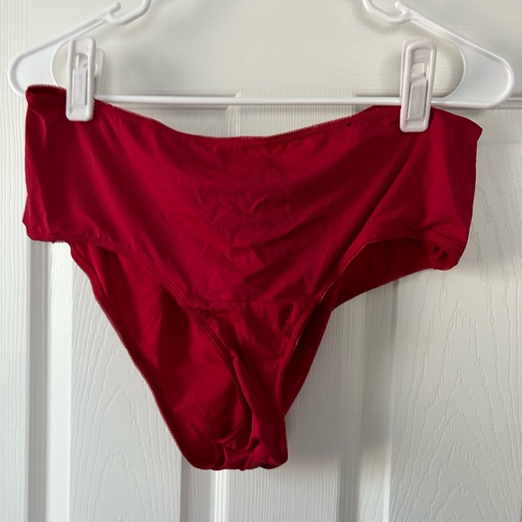 Torrid Valentine’s Day Set Size 1 - Picture 3 of 4